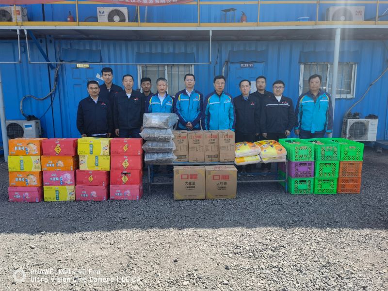 集團公司領導慰問施工現場員工 集團公司領導慰問施工現場員工