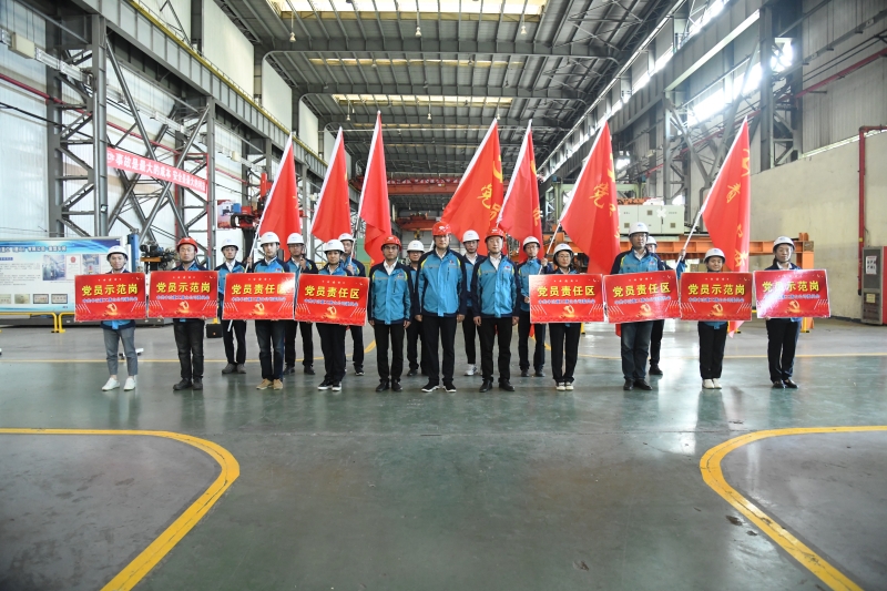 “四個(gè)一批”授旗、授牌儀式